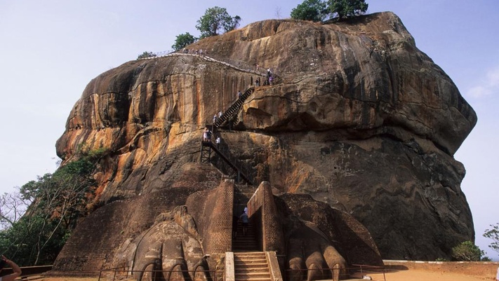 ДАМБУЛЛА И СИГИРИЯ ЗА ОДИН ДЕНЬ