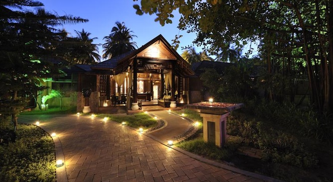 Royal Island Resort & Spa
