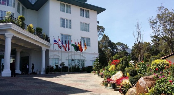 Araliya Green Hills Hotel