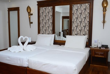 Araliya Green Hills Hotel