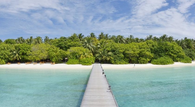 Royal Island Resort & Spa