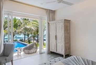 The Sandals By Edwards Collection